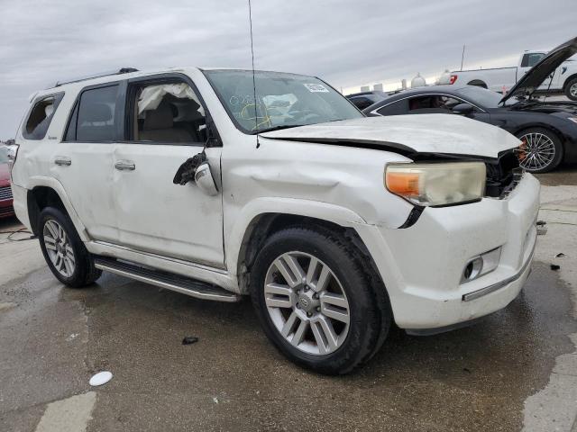 JTEZU5JR4B5028973 - 2011 TOYOTA 4RUNNER SR5 WHITE photo 4