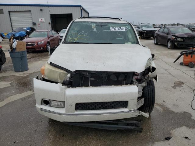 JTEZU5JR4B5028973 - 2011 TOYOTA 4RUNNER SR5 WHITE photo 5