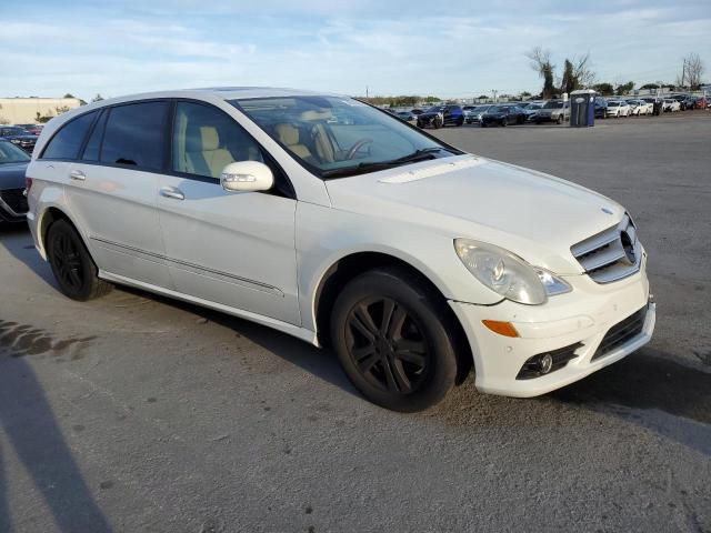 4JGCB56E58A082123 - 2008 MERCEDES-BENZ R 350 WHITE photo 4