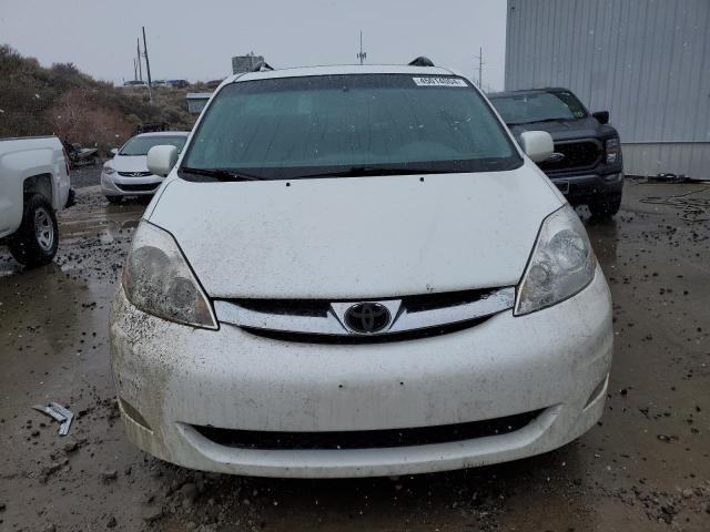 5TDYK4CC4AS304733 - 2010 TOYOTA SIENNA XLE WHITE photo 5