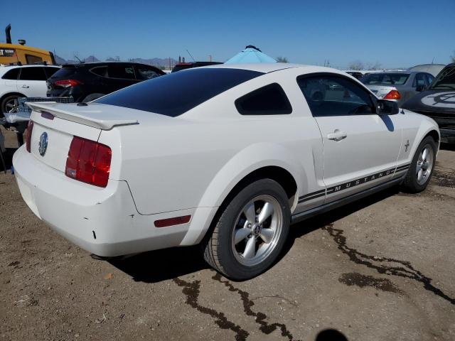 1ZVFT80N675303225 - 2007 FORD MUSTANG WHITE photo 3