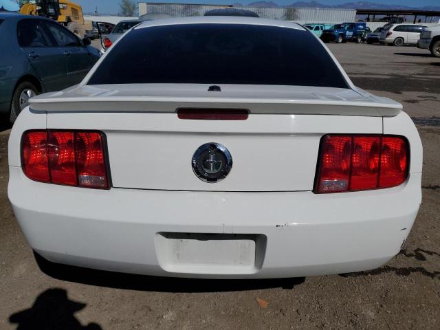 1ZVFT80N675303225 - 2007 FORD MUSTANG WHITE photo 6