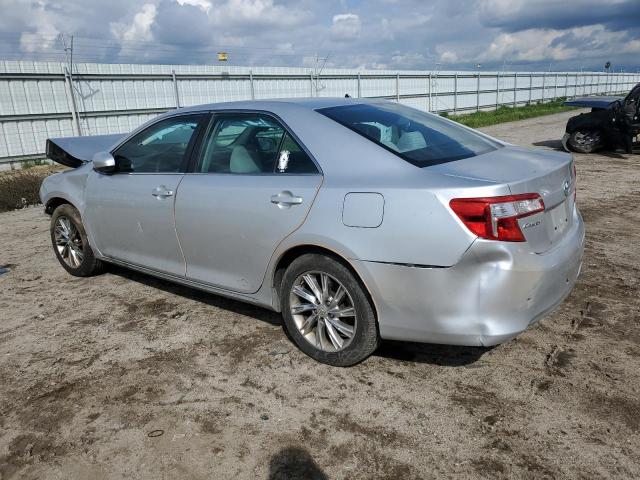 4T4BF1FK2CR233253 - 2012 TOYOTA CAMRY BASE SILVER photo 2