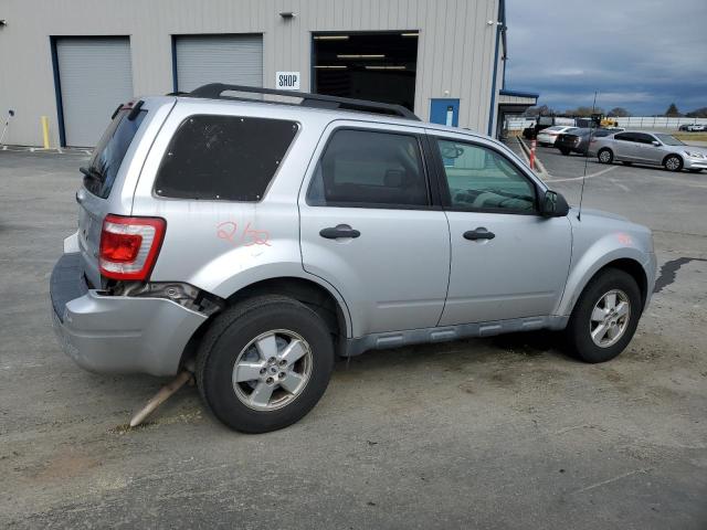 1FMCU0DG2AKA36198 - 2010 FORD ESCAPE XLT SILVER photo 3