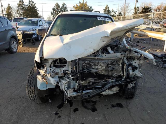 1FMYU93105KA73666 - 2005 FORD ESCAPE XLT WHITE photo 5