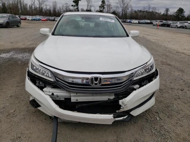 1HGCR3F91GA024596 - 2016 HONDA ACCORD TOURING WHITE photo 5