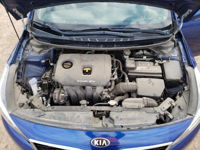 3KPFK4A78JE206117 - 2018 KIA FORTE LX BLUE photo 11