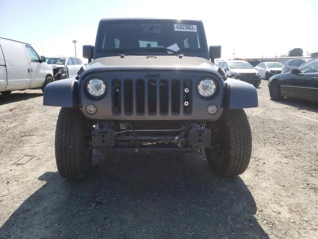 1C4HJWEG8JL894645 - 2018 JEEP WRANGLER U SAHARA GRAY photo 5