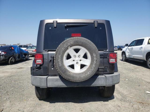 1C4HJWEG8JL894645 - 2018 JEEP WRANGLER U SAHARA GRAY photo 6