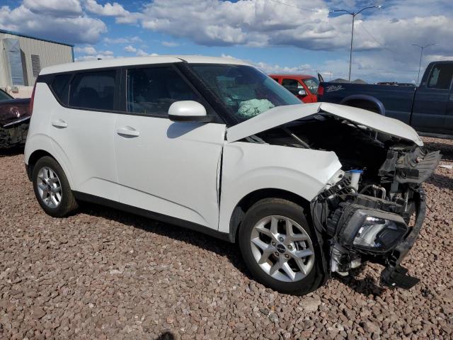 KNDJ23AU5N7173416 - 2022 KIA SOUL LX WHITE photo 4