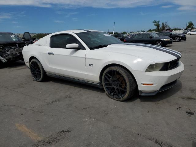 1ZVBP8CH3A5132370 - 2010 FORD MUSTANG GT WHITE photo 4