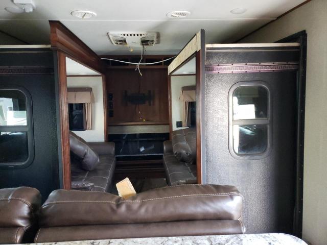 4YDF38129JE760932 - 2018 KEYSTONE AVALANCHE ორფეროვანი ფოტო 5