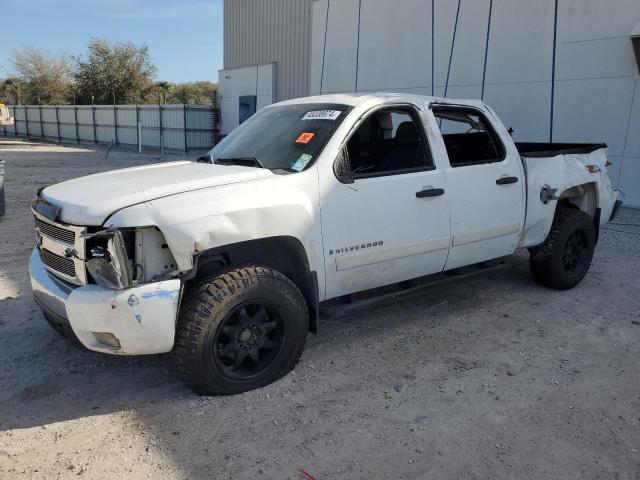 2GCEK13M971531538 - 2007 CHEVROLET SILVERADO K1500 CREW CAB WHITE photo 1