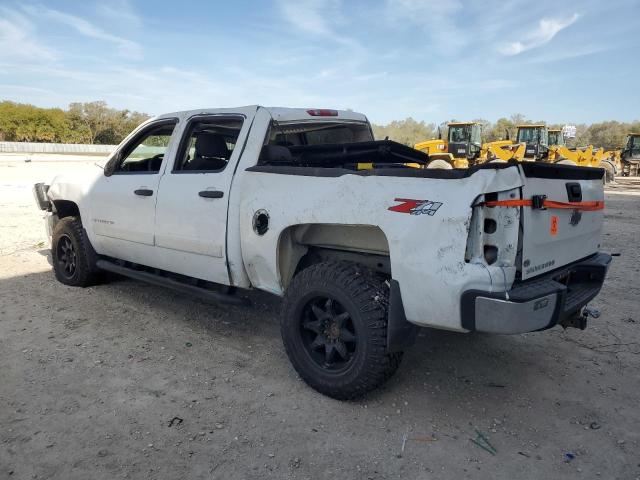 2GCEK13M971531538 - 2007 CHEVROLET SILVERADO K1500 CREW CAB WHITE photo 2