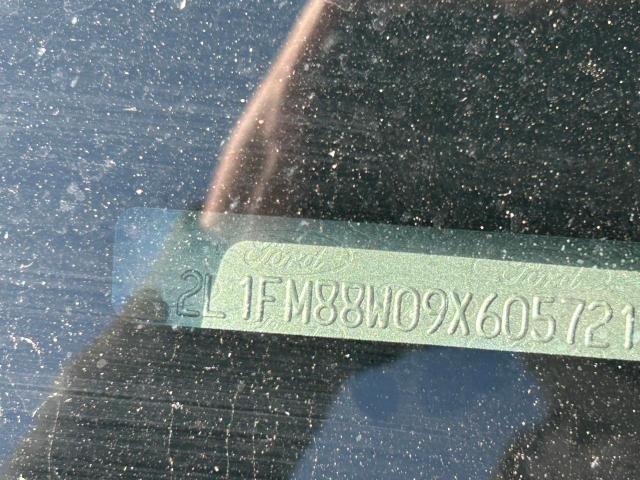 2L1FM88W09X605721 - 2009 LINCOLN TOWN CAR EXECUTIVE Schwarz Foto 10