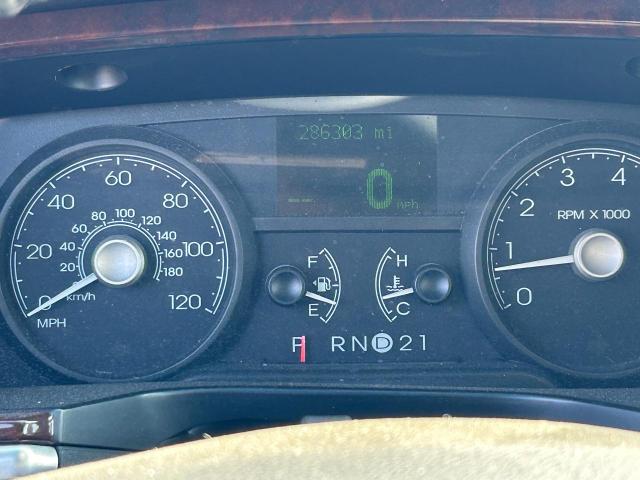 2L1FM88W09X605721 - 2009 LINCOLN TOWN CAR EXECUTIVE Schwarz Foto 8