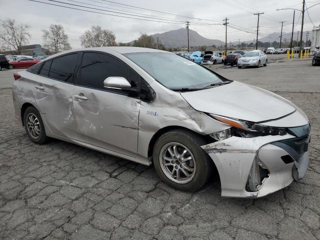 JTDKARFP9H3055555 - 2017 TOYOTA PRIUS PRIM 银色 照片 4