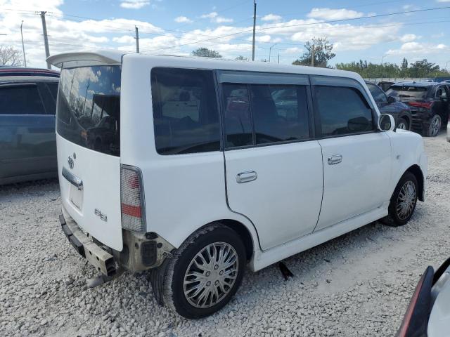 JTLKT324864083099 - 2006 TOYOTA SCION XB Weiß Foto 3