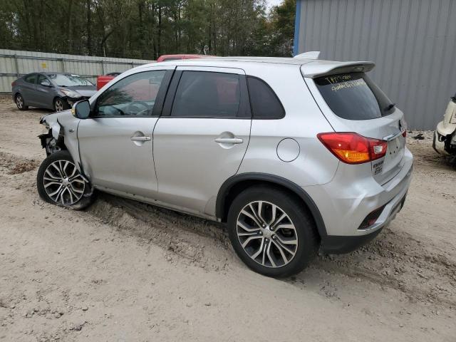 JA4AP3AU5JU023989 - 2018 MITSUBISHI OUTLANDER ES SILVER photo 2