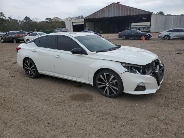 1N4BL4CVXMN376590 - 2021 NISSAN ALTIMA SR WHITE photo 4