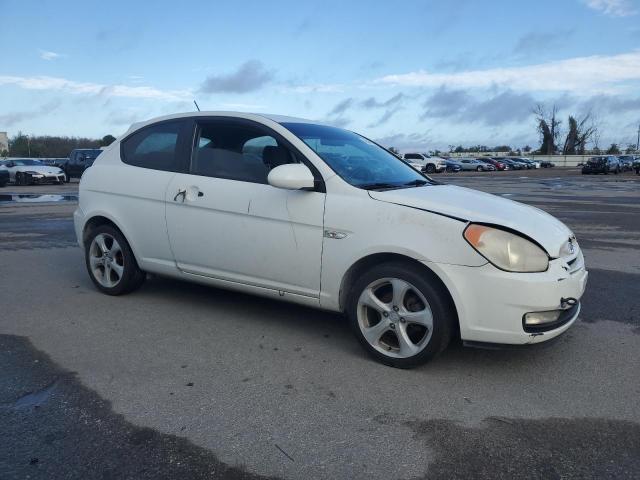 KMHCN36C77U039572 - 2007 HYUNDAI ACCENT SE WHITE photo 4