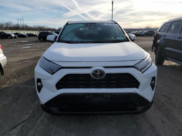 2T3P1RFVXLW139233 - 2020 TOYOTA RAV4 XLE WHITE photo 5