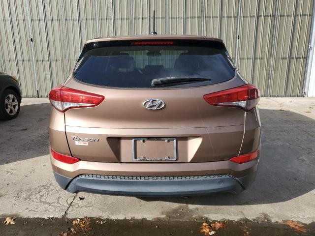 KM8J23A49GU032235 - 2016 HYUNDAI TUCSON SE BROWN photo 6