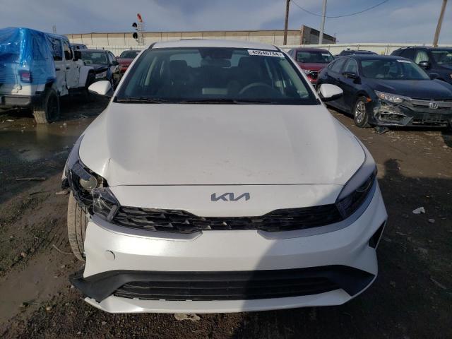 3KPF24AD8PE579883 - 2023 KIA FORTE LX WHITE photo 5