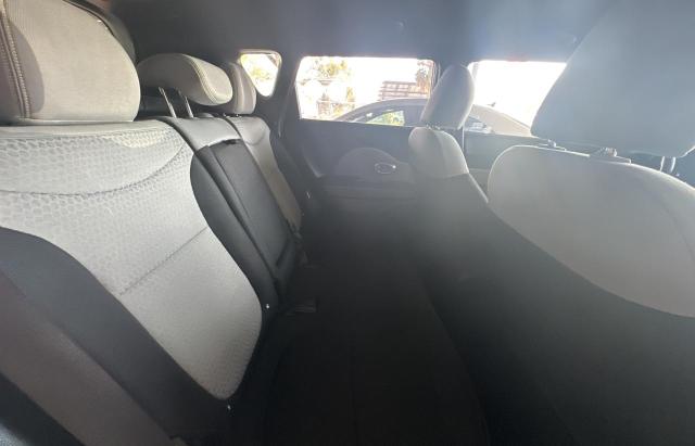 KNDJP3A55E7009268 - 2014 KIA SOUL + WHITE photo 6