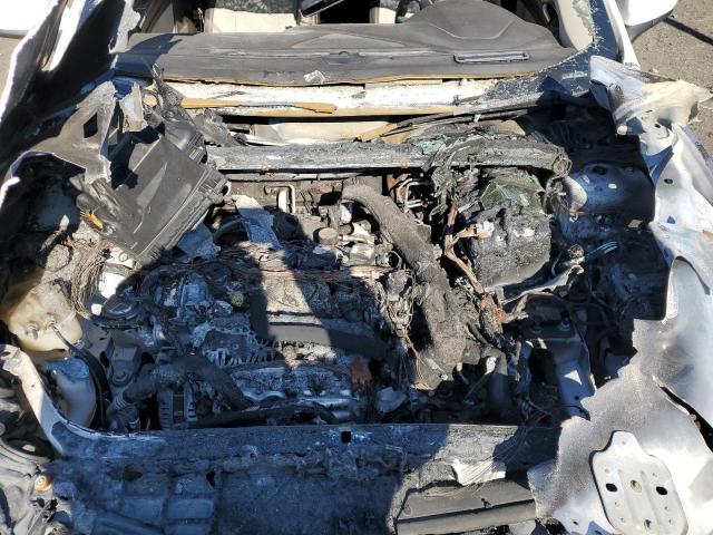 3FA6P0HD5LR261261 - 2020 FORD FUSION SE WHITE photo 11