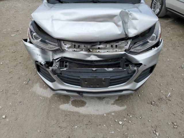 KL7CJLSB2LB011470 - 2020 CHEVROLET TRAX 1LT SILVER photo 11