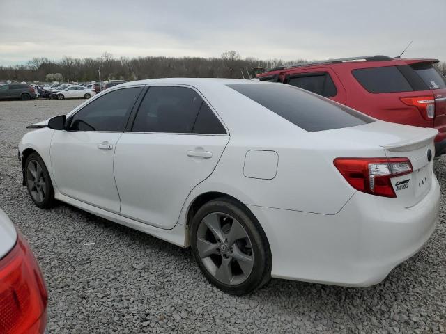 4T1BK1FK8CU506637 - 2012 TOYOTA CAMRY SE WHITE photo 2