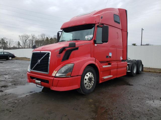 4V4NC9TH59N281820 - 2009 VOLVO VN VNL RED photo 2