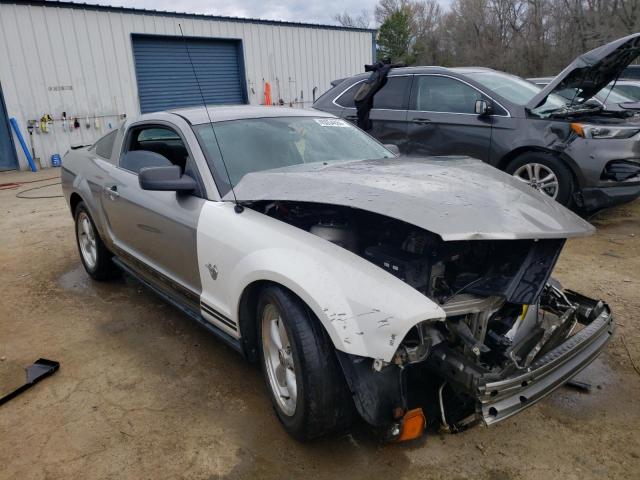 1ZVHT80N485125390 - 2008 FORD MUSTANG SILVER photo 4