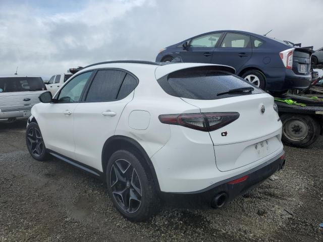 ZASPAKBN3K7C71300 - 2019 ALFA ROMEO STELVIO TI WHITE photo 2