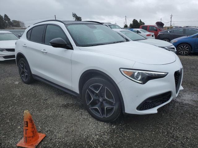 ZASPAKBN3K7C71300 - 2019 ALFA ROMEO STELVIO TI WHITE photo 4