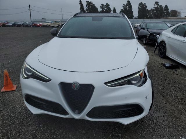 ZASPAKBN3K7C71300 - 2019 ALFA ROMEO STELVIO TI WHITE photo 5