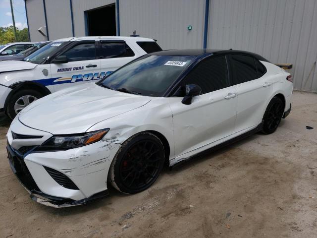 4T1NZ1AK8LU045083 - 2020 TOYOTA CAMRY TRD WHITE photo 1