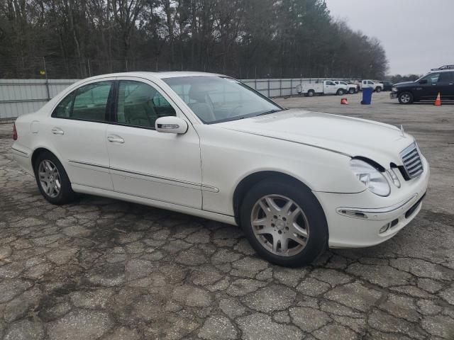 WDBUF65J63A123299 - 2003 MERCEDES-BENZ E 320 WHITE photo 4