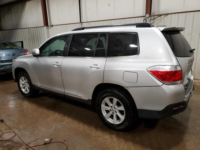 5TDBK3EH2DS253889 - 2013 TOYOTA HIGHLANDER BASE SILVER photo 2