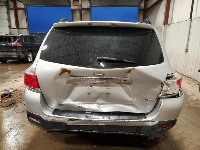 5TDBK3EH2DS253889 - 2013 TOYOTA HIGHLANDER BASE SILVER photo 6