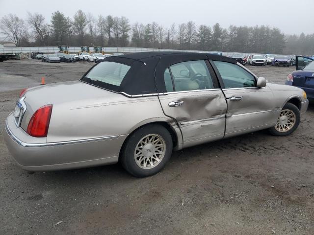 1LNHM82W4XY628870 - 1999 LINCOLN TOWN CAR SIGNATURE GOLD photo 3