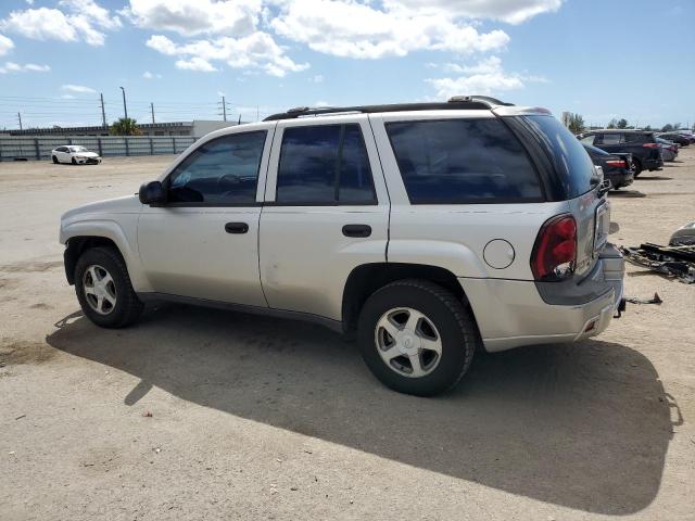 1GNDS13S452348322 - 2005 CHEVROLET TRAILBLAZE LS SILVER photo 2