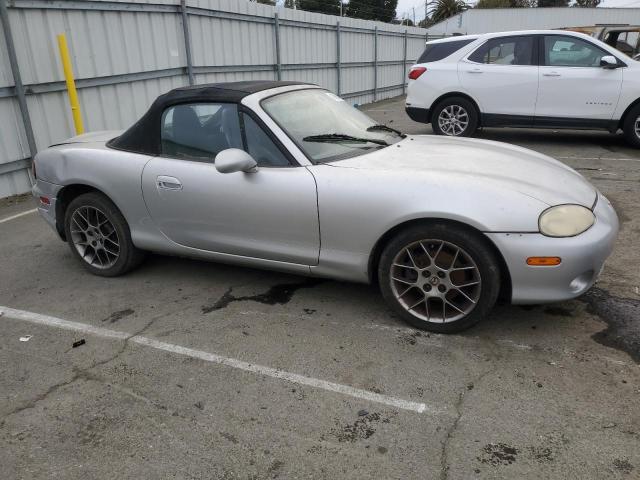 JM1NB353440402453 - 2004 MAZDA MX-5 MIATA BASE SILVER photo 4