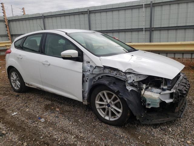 1FADP3K23JL221143 - 2018 FORD FOCUS SE WHITE photo 4