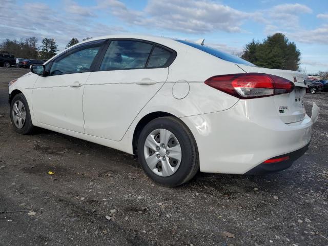 3KPFK4A79JE277665 - 2018 KIA FORTE LX WHITE photo 2