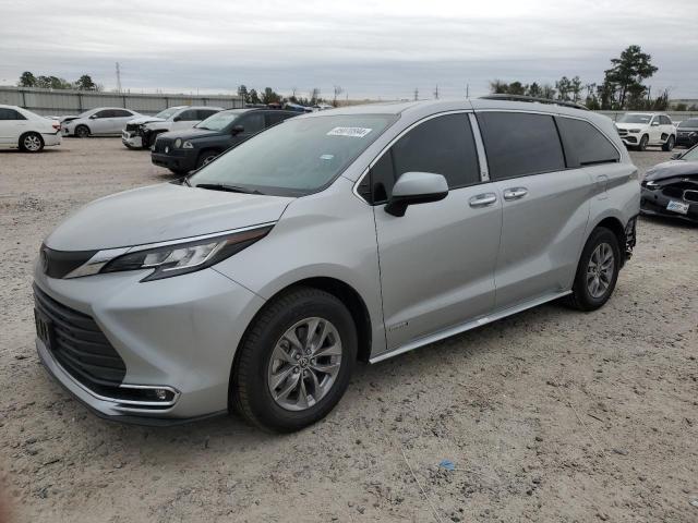 5TDYRKEC8MS014514 - 2021 TOYOTA SIENNA XLE SILVER photo 1