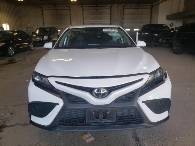 4T1G11AK0PU771669 - 2023 TOYOTA CAMRY SE NIGHT SHADE WHITE photo 5