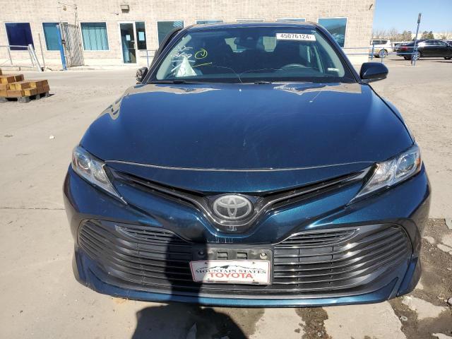 4T1B11HKXKU700875 - 2019 TOYOTA CAMRY LE A L BLUE photo 5