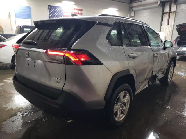 2T3P1RFV5KC027472 - 2019 TOYOTA RAV4 XLE SILVER photo 3